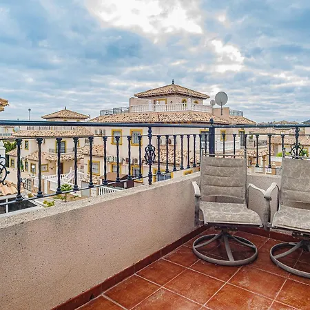 Beautiful 3-bed House With Communal Pool Holiday home