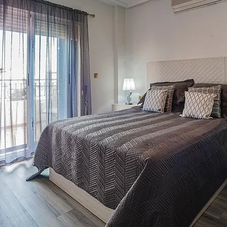 Beautiful 3-bed House With Communal Pool Holiday home *