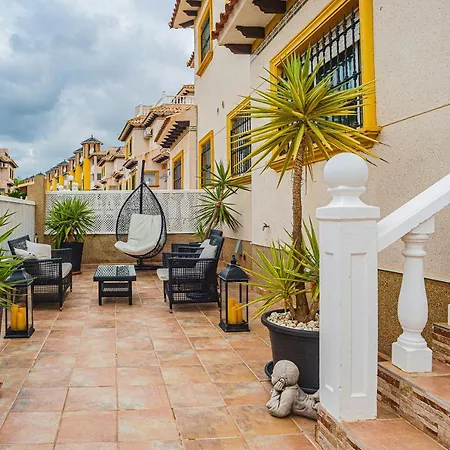 Beautiful 3-bed House With Communal Pool Holiday home