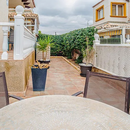 Beautiful 3-bed House With Communal Pool Holiday home *